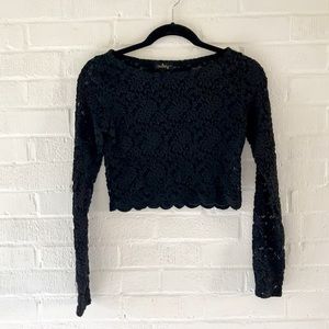 Black lace crop top with scalloped edge - small